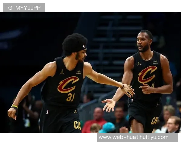 内外结合!米切尔与小莫布里上半场各自贡献12分5篮板2助攻表现出色